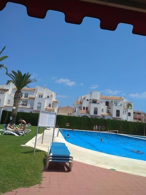 Alex Bungalow Apartment Torrevieja Luaran gambar